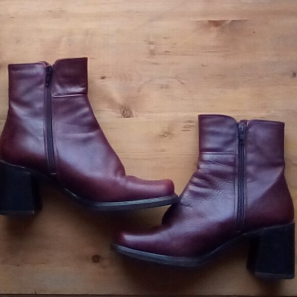 VTG Aldo Leather  Boots Burgundy Booties Sz 8  With Clutch Bag And Gloves - Picture 1 of 15